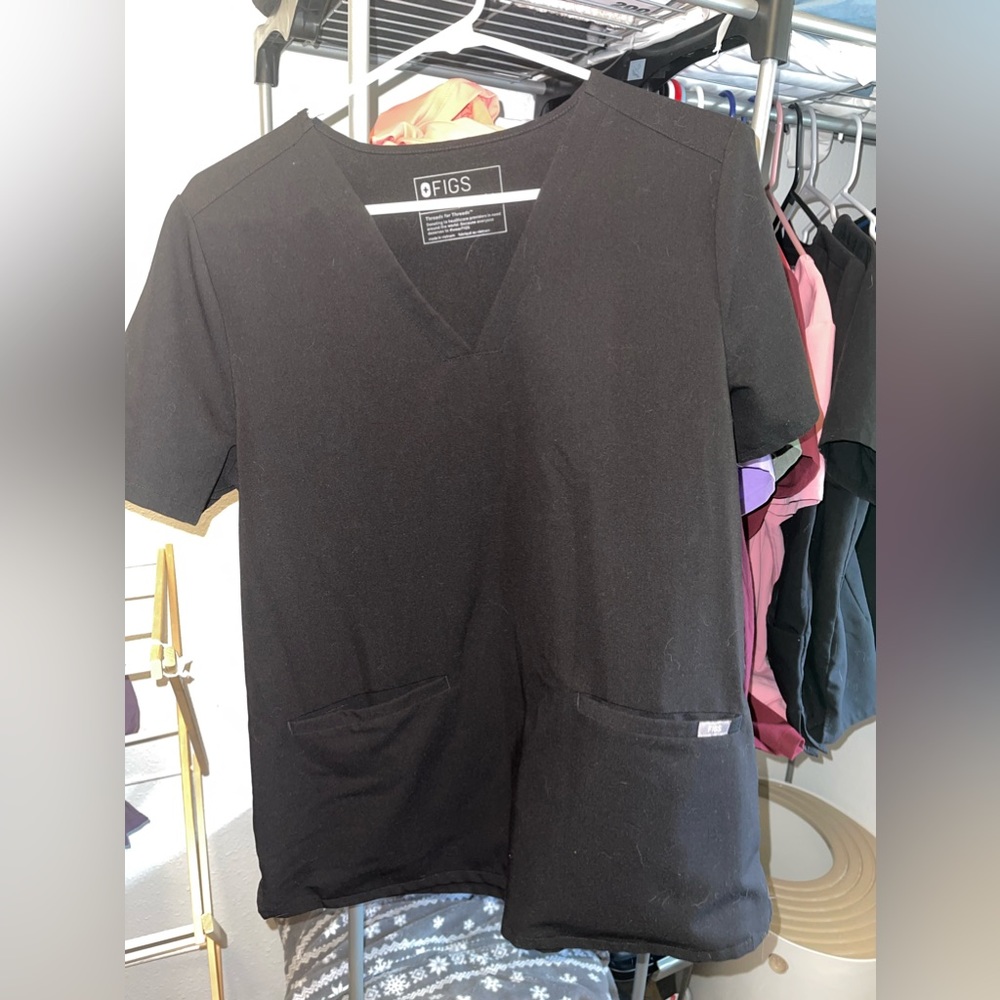Figs Black Three-Pocket Scrub Top